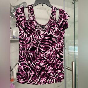 Woman’s cold shoulder top Rock & Republic